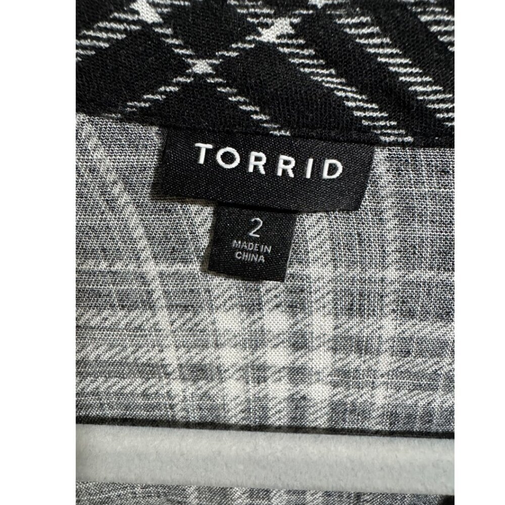 Torrid Button top shirt flowy black plaid size 2 - Picture 2 of 6